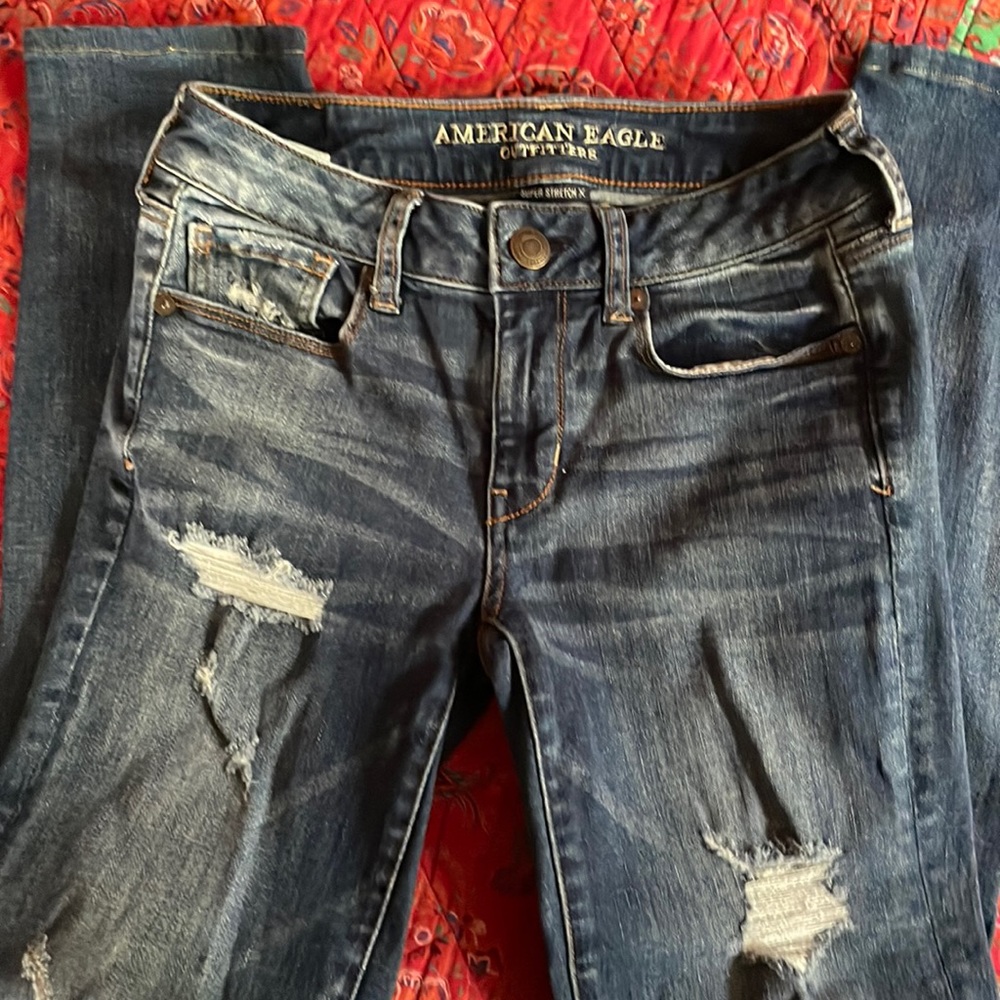American Eagle Super Stretch Size 2 Distressed Skinny jeans